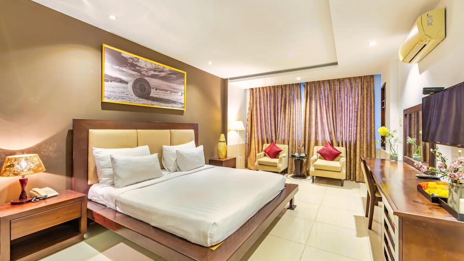 The Noble Swan Central Dong Du Hotel Ho Chi Minh City 3*,